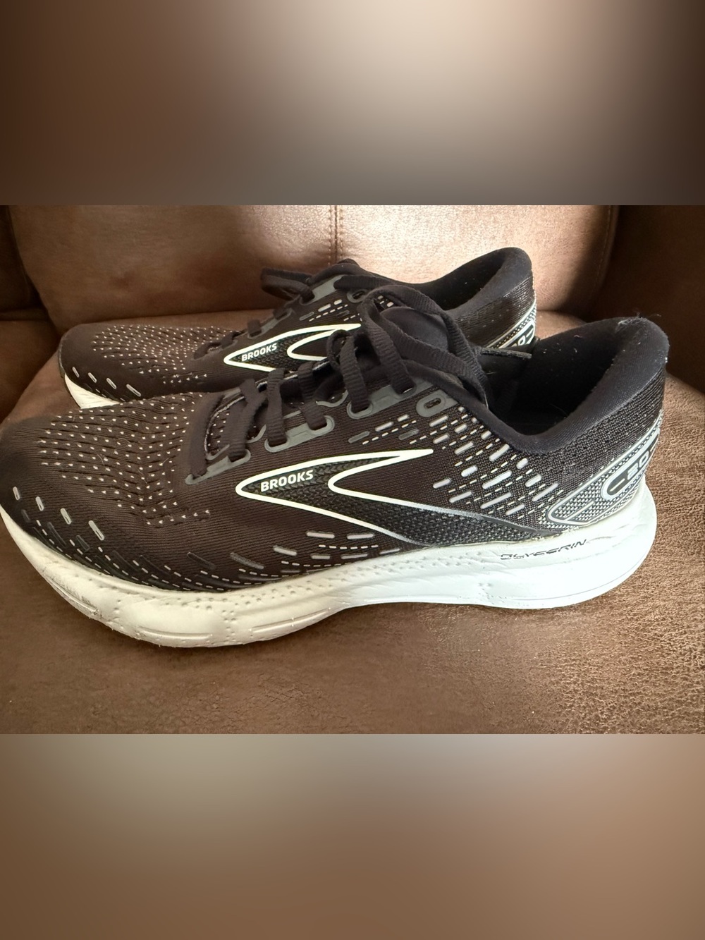Brooks Women’s Glycerin 20 Black/White/Alloy (Size 9.5)